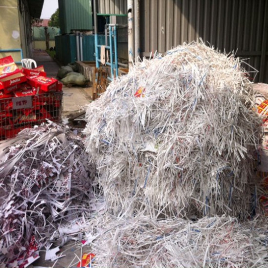 Mép giấy phế liệu