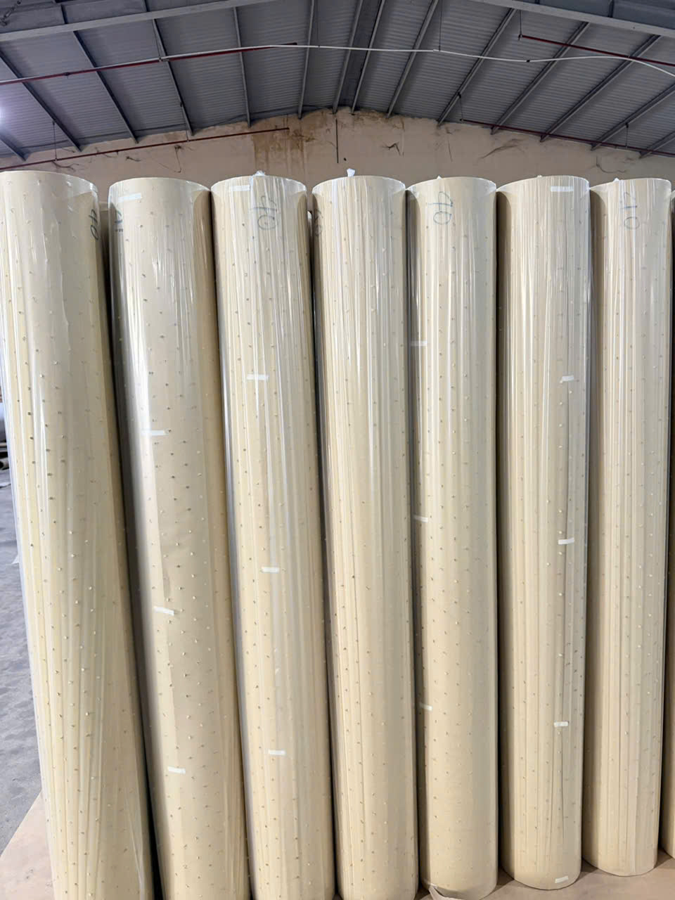 Giấy đục lỗ vàng